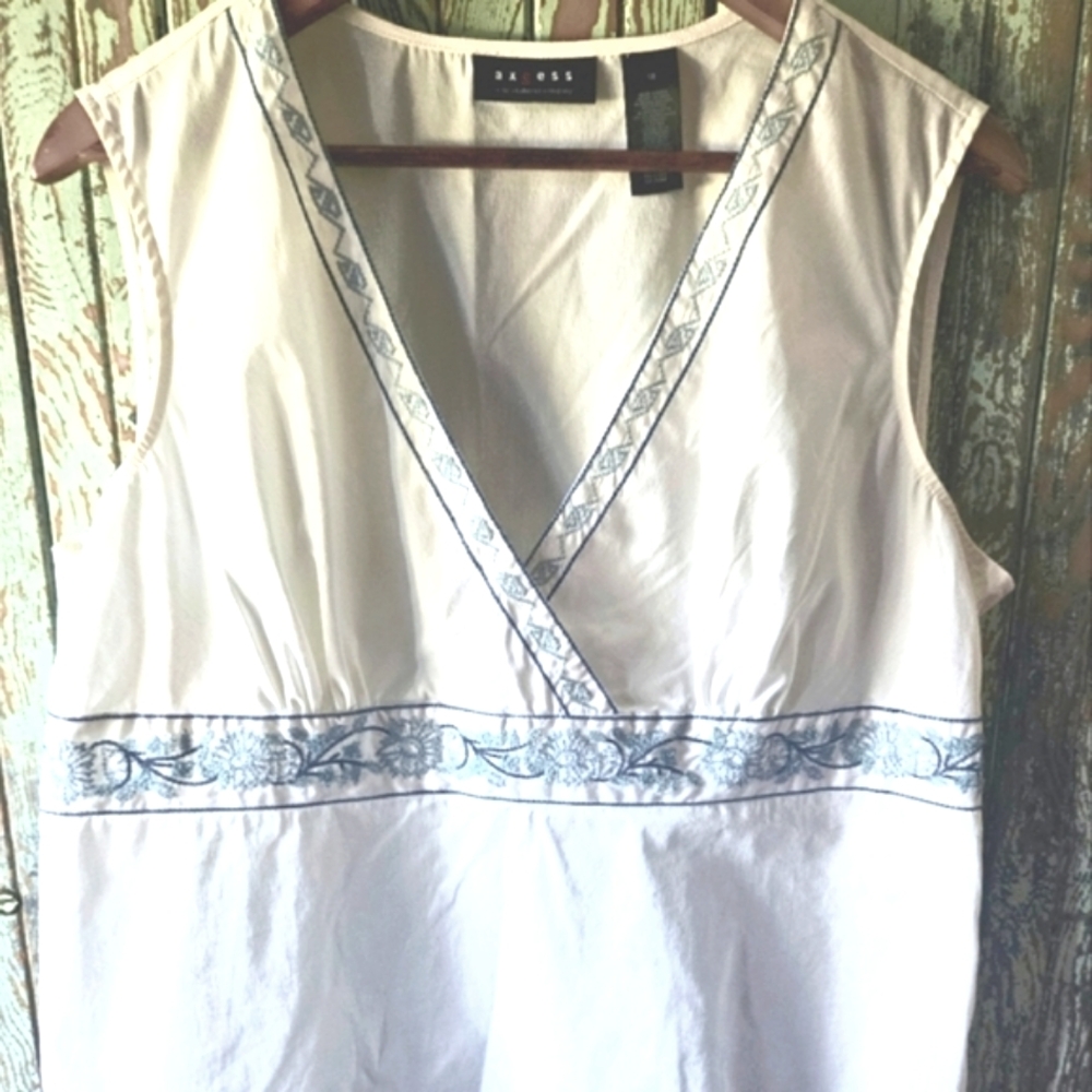 Axcess Sleeveless white cotton blend top